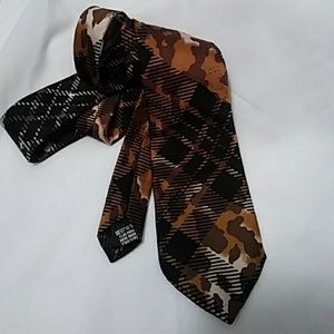 ESCADA TIE